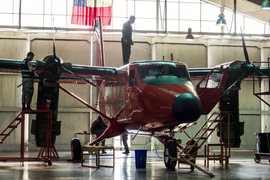 De Havilland Canada DHC-6-300 Twin Otter de la FACh en instalaciones de Enaer. Foto: Alfredo Vera