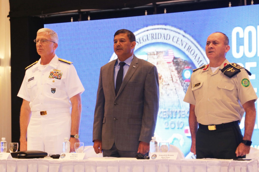 El comandante del Comando Sur, almirante Craig Faller, asistió al Centsec. Foto: Secretaría de Defensa de Honduras.