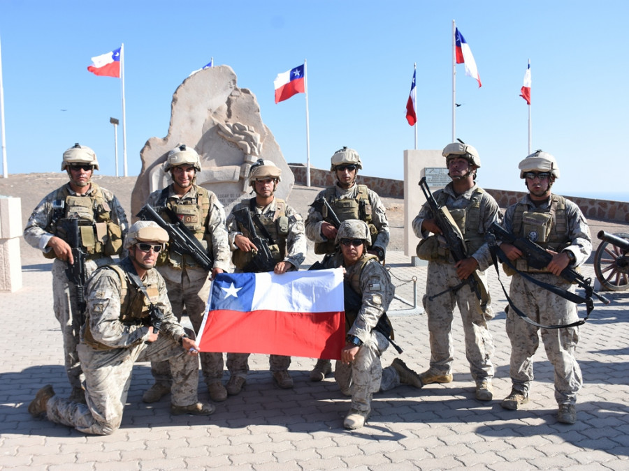 La patrulla de la VI División en la cima del Morro de Arica. Foto: Ejército de Chile
