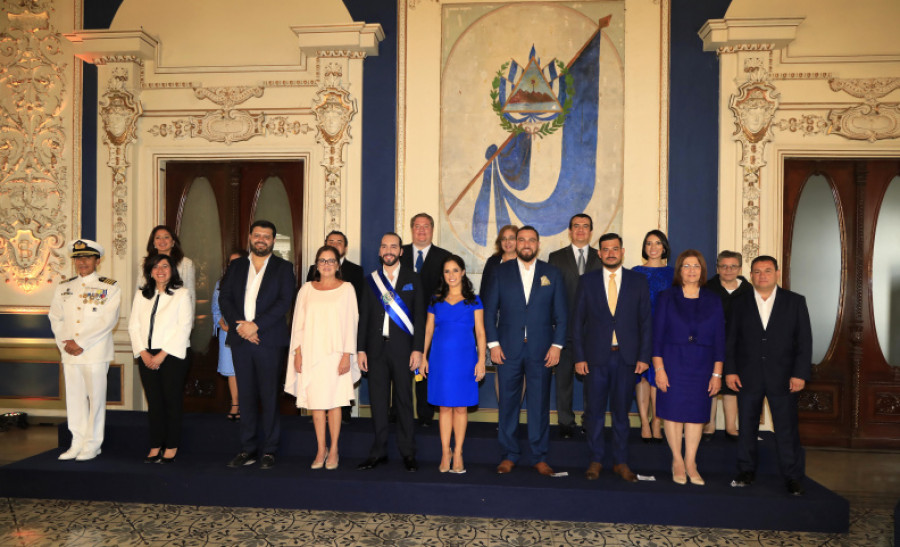 Rogelio Rivas, primera fila, tercero de izquieda a derecha. Foto: Presidencia de El Salvador.