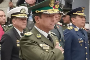 El general Vladimir Calderón en el acto de juramentación. Foto: Agencia Boliviana de Información.