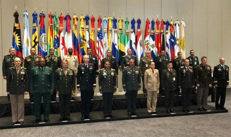 Los jefes de los ejércitos asistentes a las conferencias. Foto: Ejército de Tierra