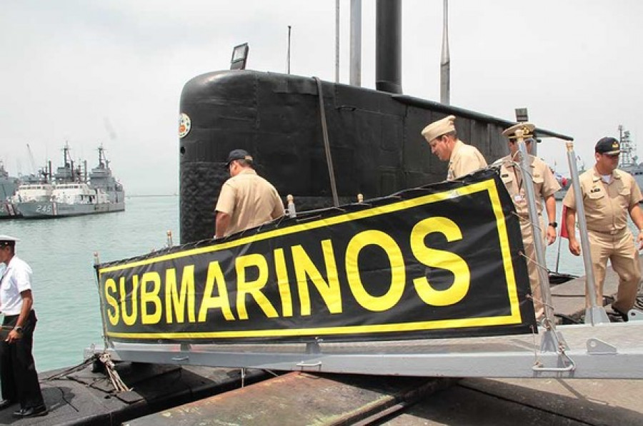 Las delegaciones de Perú y Colombia de visita en la Fuerza de Submarinos peruana, en la reunión de 2018. Foto: Marina de Guerra del Perú.
