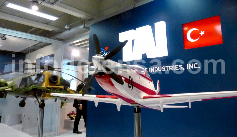 Maquetas de aeronaves militares turcas en una feria sectorial. Foto: Ginés Soriano Forte  Infodefensa.com