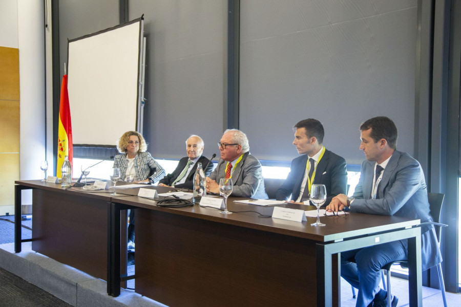 Conferencia Pasado, presente y futuro de la industria de Defensa. Foto: Infodefensa.com