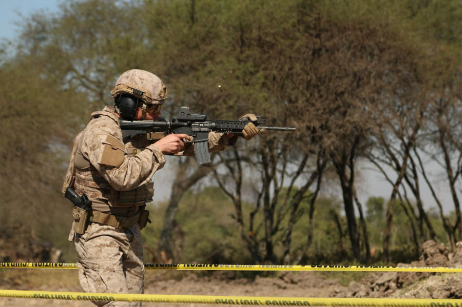 Efectivo de la BOE Lautaro en prueba de tiro en la competencia Fuerzas Comando Paraguay 2017. Foto: Socsouth