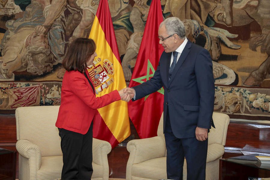 Margarita Robles, junto con su homólogo marroquí Abdeltif Loudyi. Foto: Ministerio de Defensa