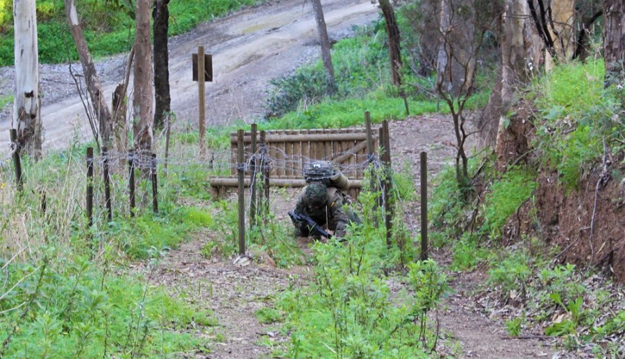 Un soldado atraviesa la pista de obstáculos. Foto: Ejército de Tierra