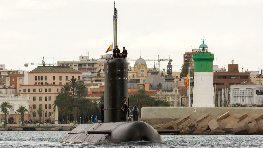 Submarino Tramontana a la salida del puerto de Cartagena. Foto: Emad