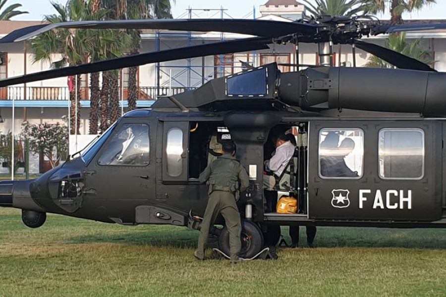 En un MH-60M Black Hawk de la FACh se trasladó al presidente Piñera. Foto: FACh
