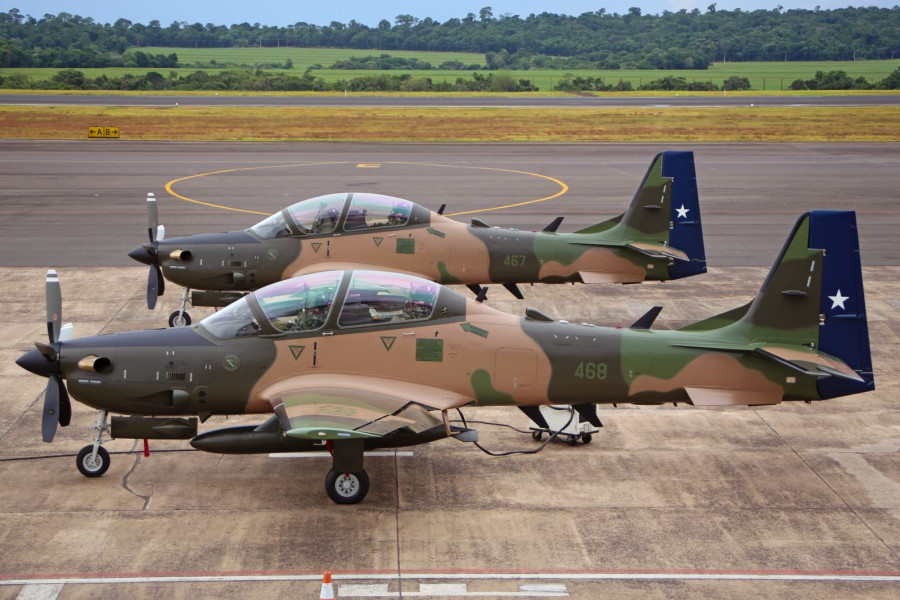 Embraer A-29B de la FACh en el aeropuerto internacional de Foz do Iguaçu. Foto: Gilmar Leal  IGU Spotters