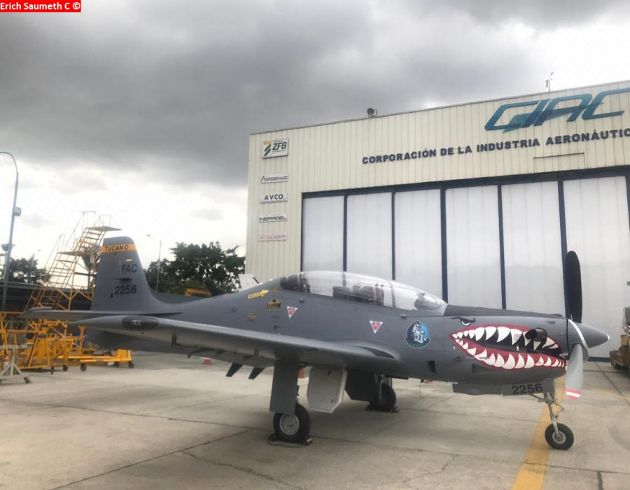 El Tucano FAC 2256 y su cabina modernizada. Fotos: Erich Saumeth C.