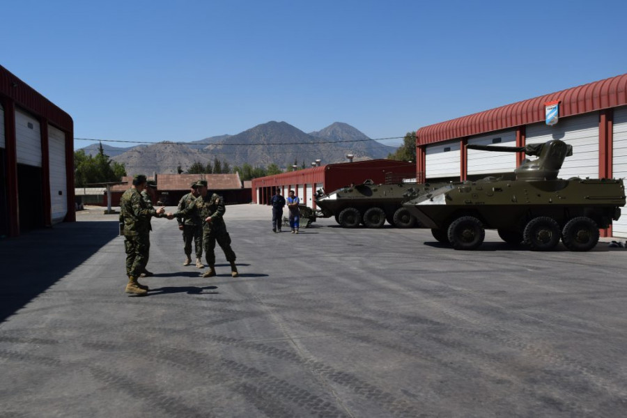 La planta proporciona mantenimiento a los carros Mowag Famae Piraña 6x6 y 8x8. Foto: Famae