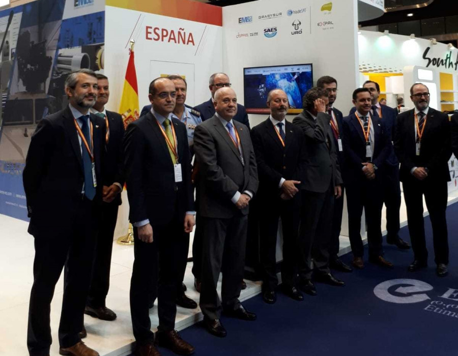 Visita de la delegación española al pabellón de España. Foto: Hisdesat