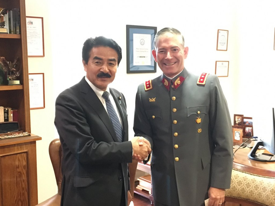 El viceministro Sato sostuvo una reunión con el general Urrutia en el Estado Mayor General del Ejército. Foto: Twitter Masahisa Sato