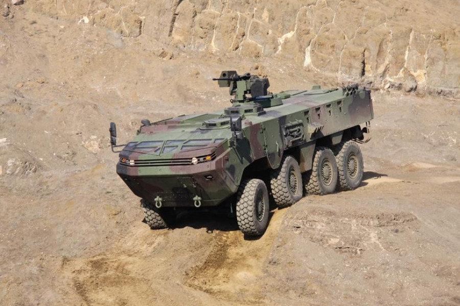 El Arma 8x8 es un vehículo blindado monocasco en V de baja silueta que puede transportar hasta 12 efectivos. Foto: Otokar