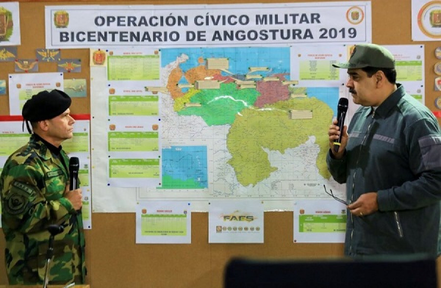 El comandante del Ceofanb, almirante Ceballos, y el presidente Maduro. Foto: Comando Estratégico Operacional.