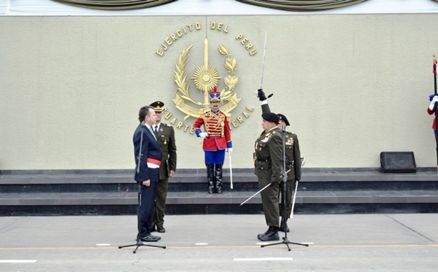 Peru Ejercito GralLuisRamosHume ComGenEj dic2015 EjPeru