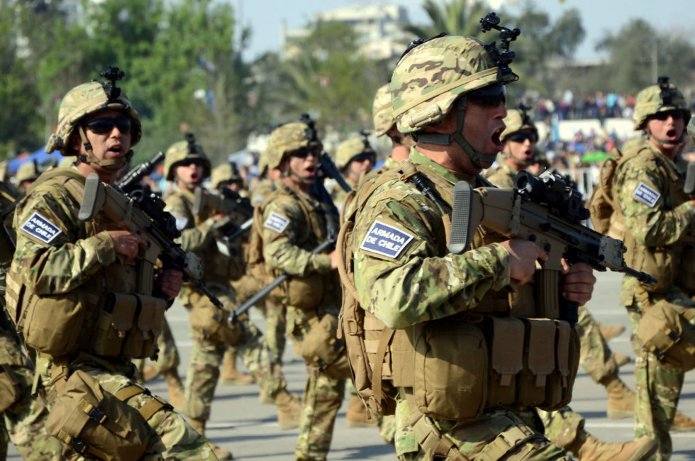 140925 fusil scarl soldado parada militar desfile defensa chile