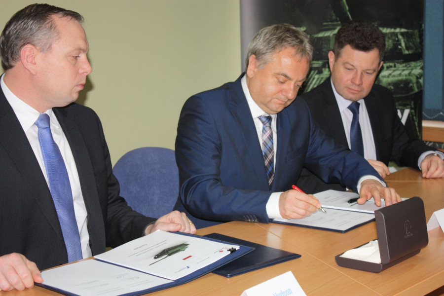 160225 firma acuerdo actualizacion tanque leopard 2 PL polonia rheinmetall pgz bumar labedy