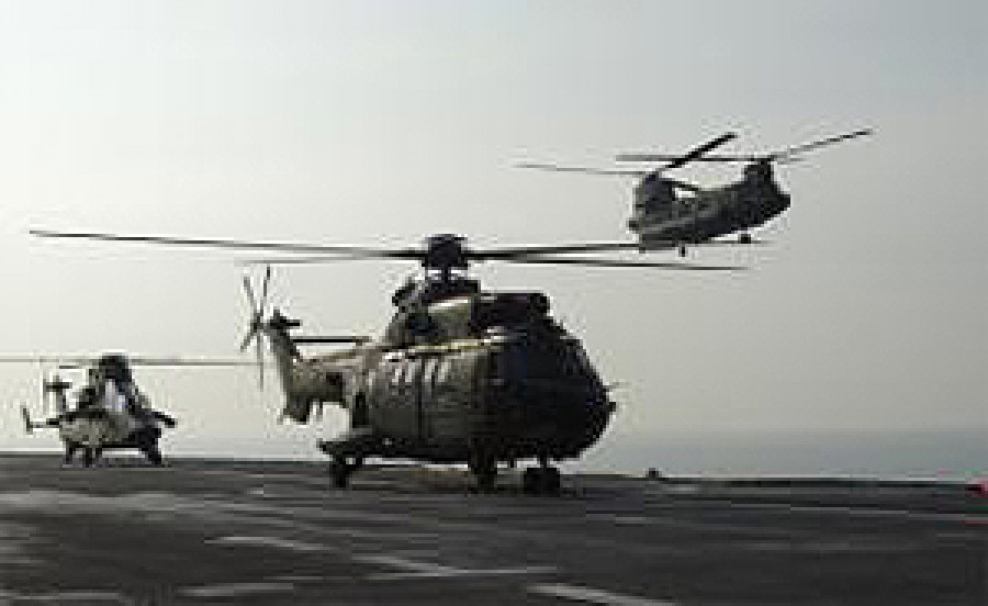 151210  helicopteros buque frances 2 ET