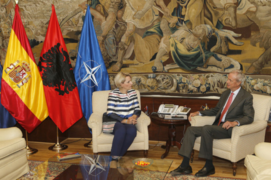 150930 visita ministra Albania mde