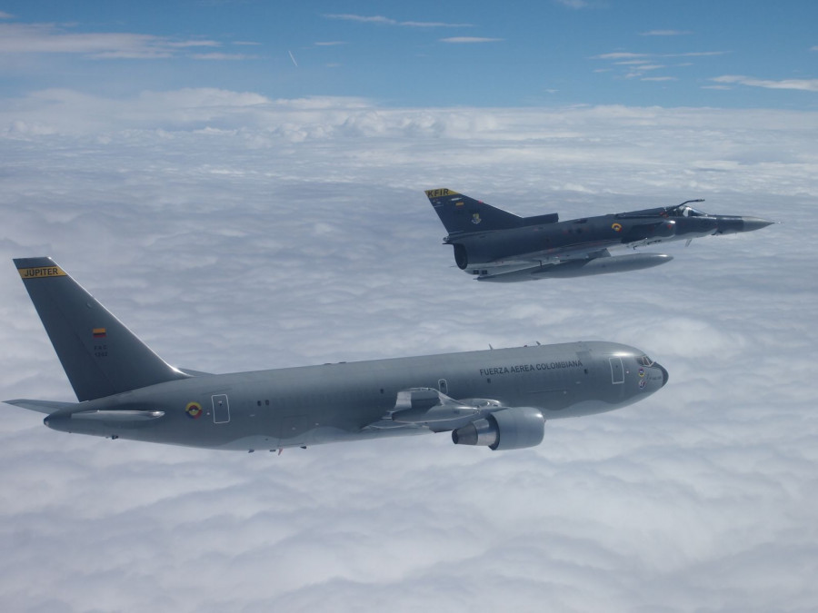 767 REVO Colombia com KFIR Foto MD Colombia