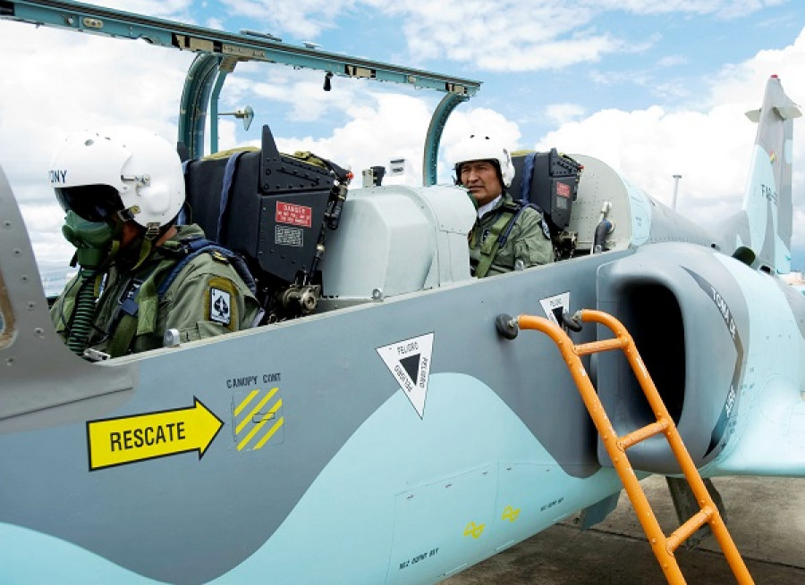 Bolivia FzaAerea K 8 E Morales ABI
