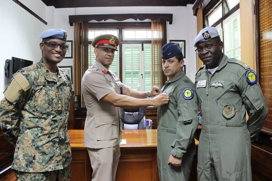 Jamaica Guatemala piloto militar FAG DIC15 JDF