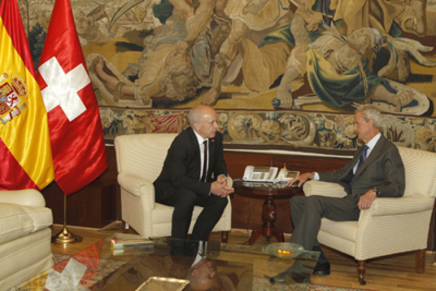 150521 visita ministro suizo mde