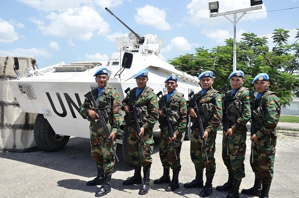 Bolivia EE 11 Urutu Haiti 26MAY15 ABI