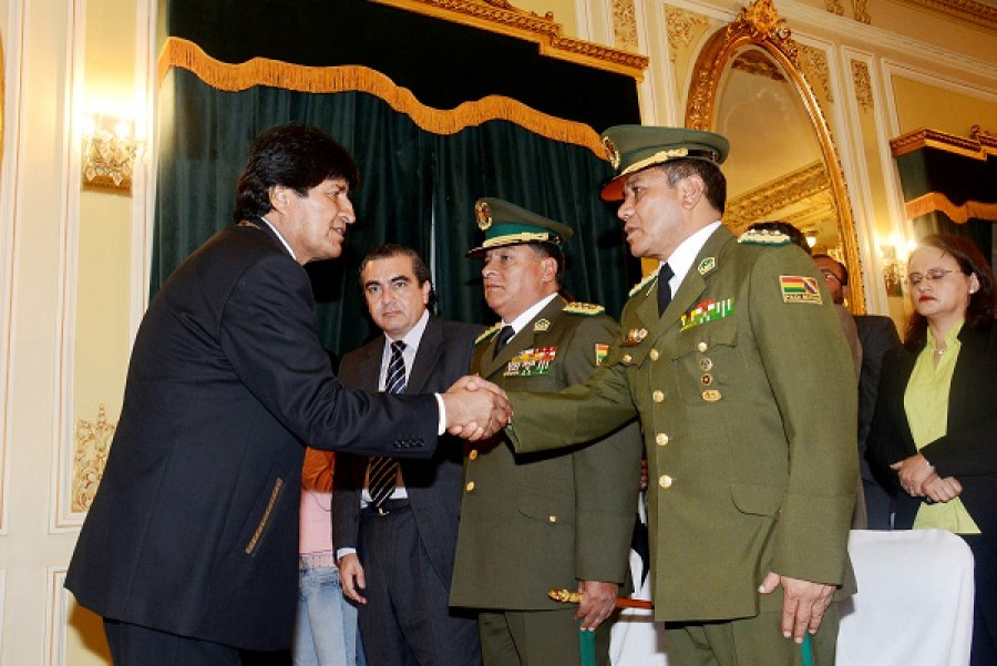 Bolivia Policia GenEdgarRTellez 26MAY15 MinPresidencia