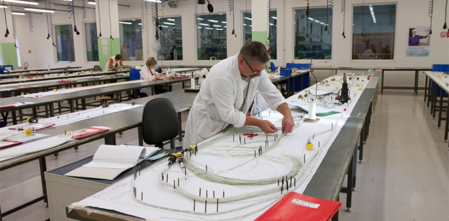 150120 factoria fabrica pzl airbus ds 825x407