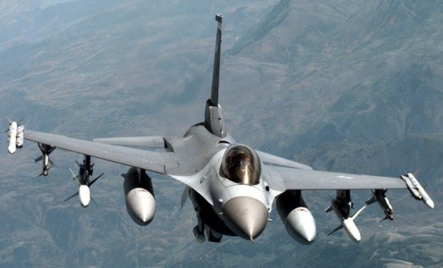 150609 caza avion combate kf 16