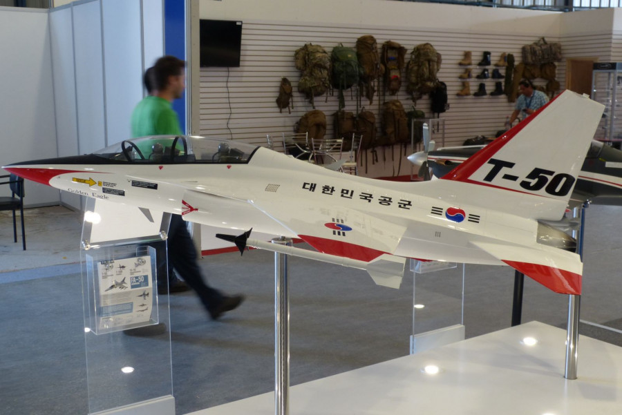 Fidae 2014 kai avion entrenamiento t 50 gines soriano03