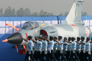 150304 avion caza soldados ministerio defensa india 1