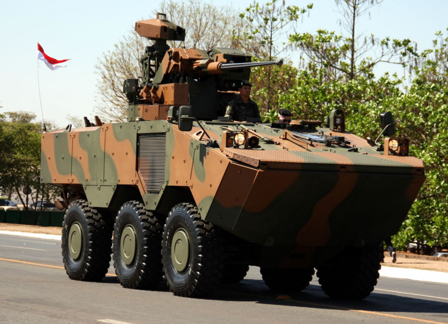 VBTP MR 6x6 Guarani canhao 30mm1