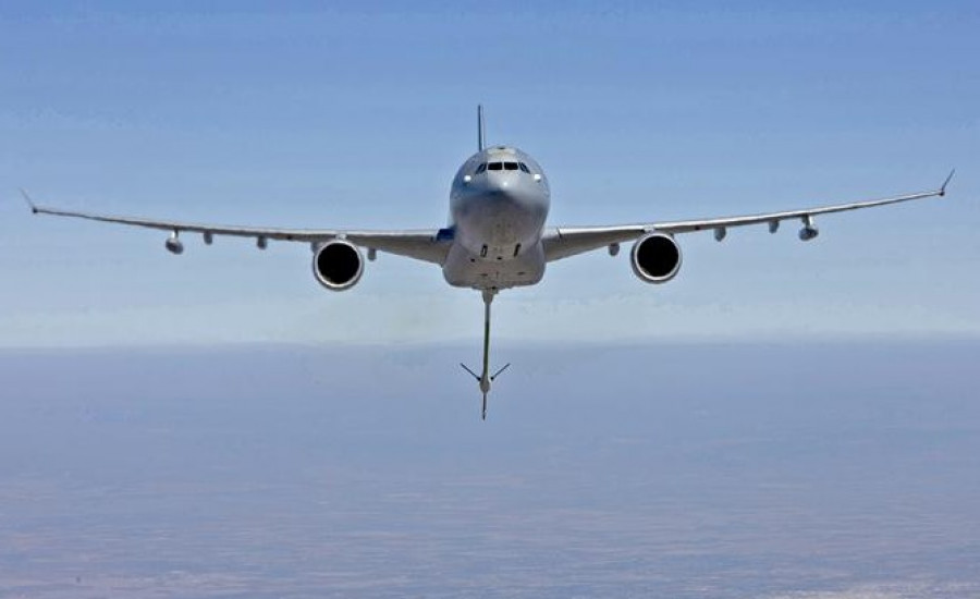 150630 avion cisterna a 330 mrtt australia f 18 raff airbus defence and space03 669x409