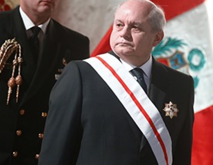 141015 peru espaa ministro defensa cateriano morenes condecoracion ministerio defensa peru01 276x290