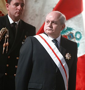 141015 peru espaa ministro defensa cateriano morenes condecoracion ministerio defensa peru01 276x290