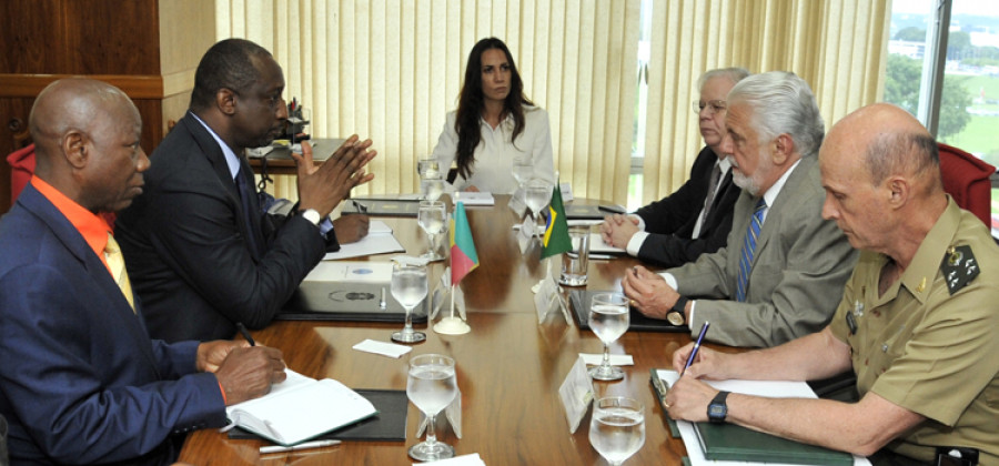 Encontro Brasil Mali ministros Foto Ministerio da Defesa Brasil