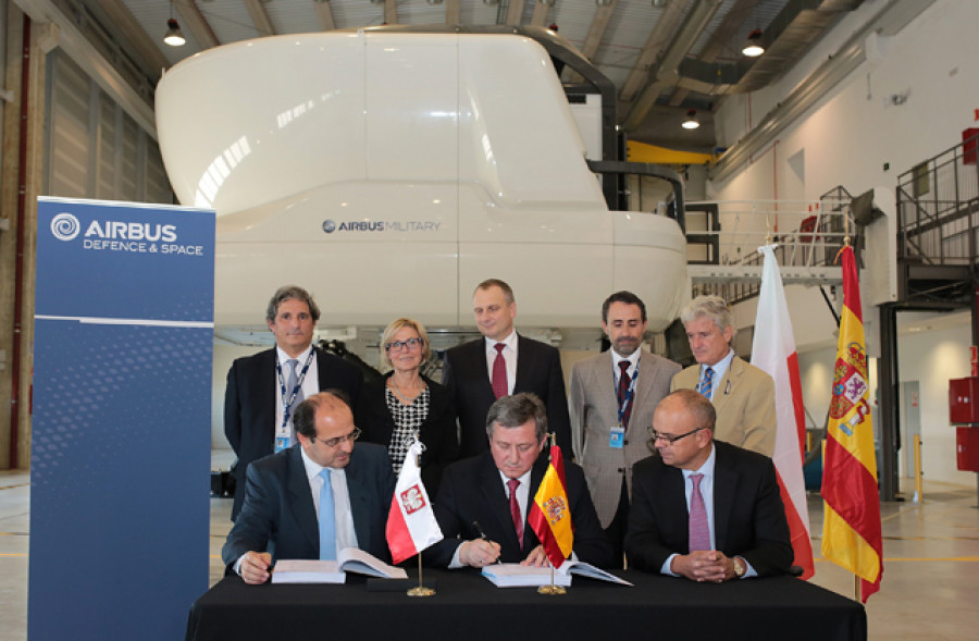141111 airbus simulador c295 polonia