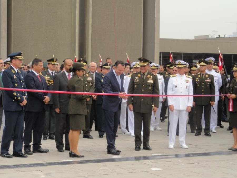 Inauguracion SITDEF2015 may2015 PeterWatson 0002 1