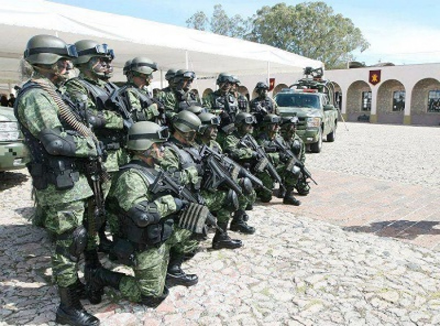 Foto nota Presidente de Mexico resalta equipamiento militar en segundo informe de Gobierno