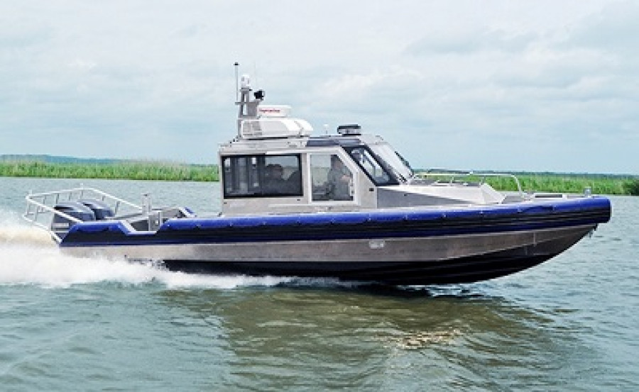 Metal Shark 32 Defiant