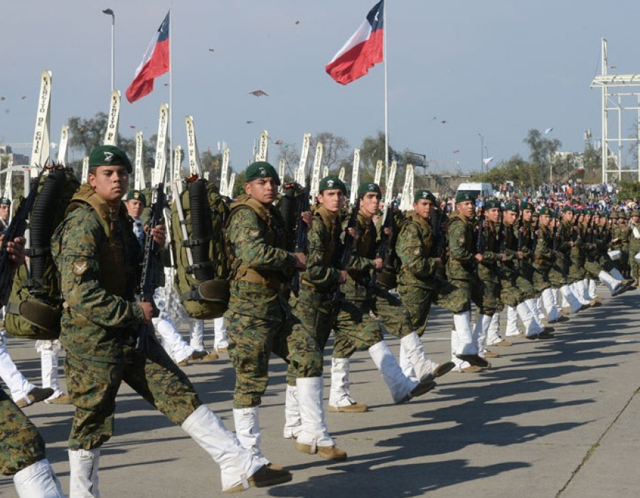 140925 soldado parada militar desfile defensa chile 694x552