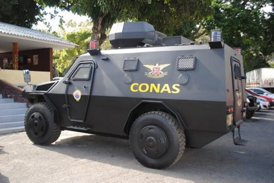 Qué es armored en Portugués? blindado