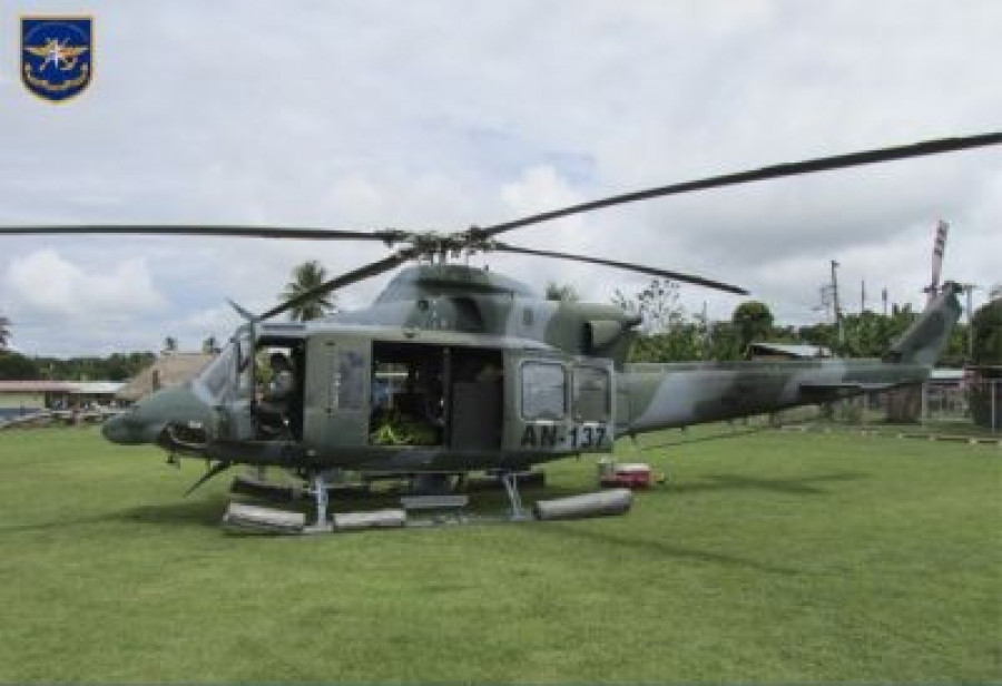 140522 helicoptero bell412 aeronaval panama 400x274