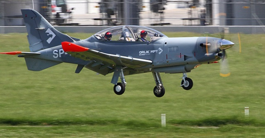 141008 ezl orlik avion entrenamiento airbus