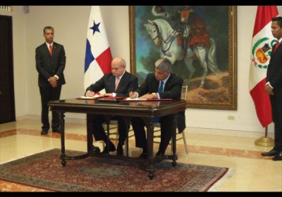 Acuerdo Panama Peru abril2014 MinDefPeru 400x280